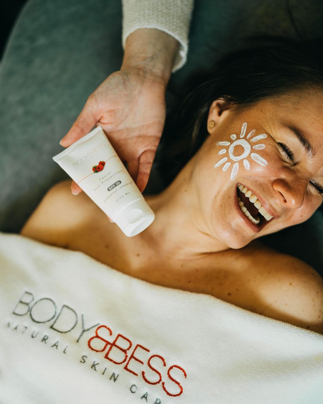 Waarom SPF in je dagcrème niet genoeg is